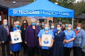 Load more UPLOADING 1 / 1 – Artist Chris Goddard Centre, with Louise Whitehead (left) and Penny Gunsman (right) alongside staff from St Nicholas Hospice Care and Cllrs.JPG ATTACHMENT DETAILS Artist Chris Goddard Centre, with Louise Whitehead (left) and Penny Gunsman (right) alongside staff from St Nicholas Hospice Care and Cllrs